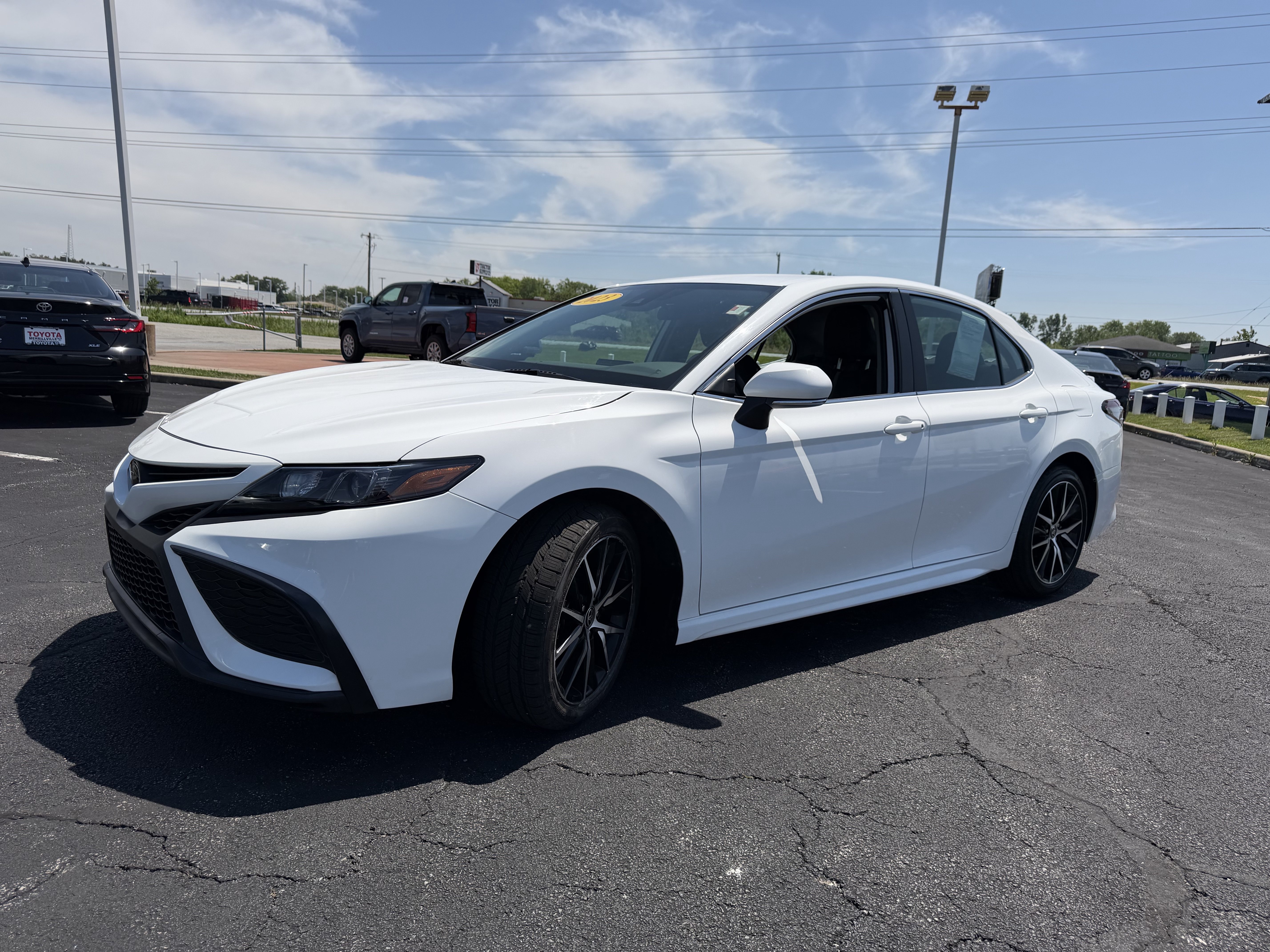 Certified 2023 Toyota Camry SE FWD image 3