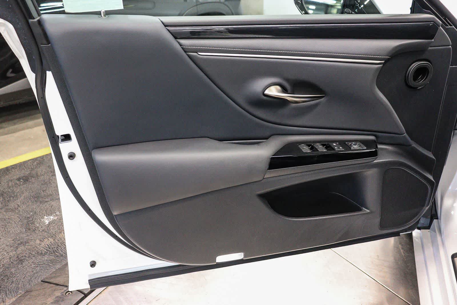 Used 2025 Lexus ES 350 w/ Accessory Package (Z2) FWD image 22