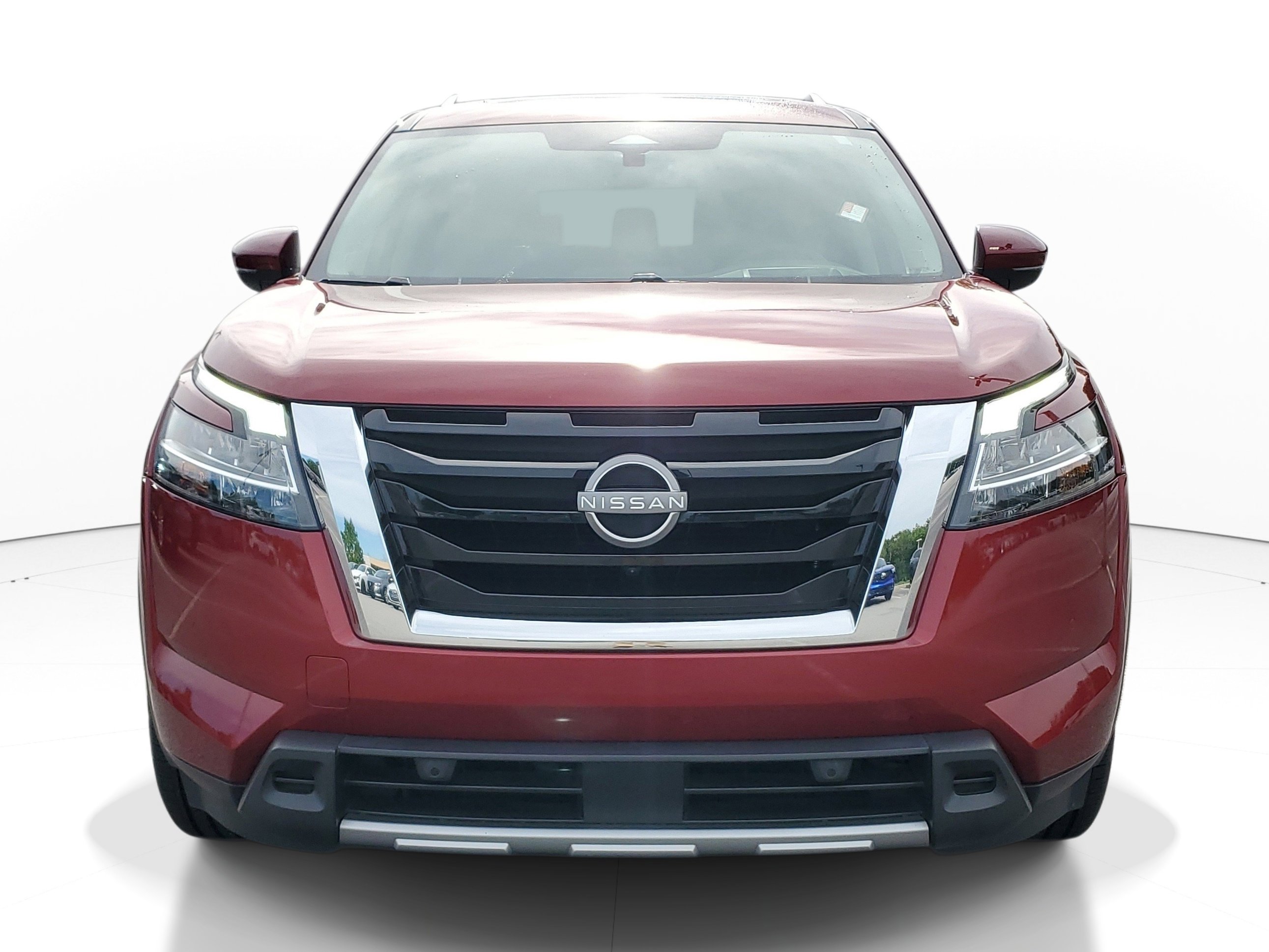 Used 2023 Nissan Pathfinder Platinum w/ Cargo Package AWD/4WD image 2