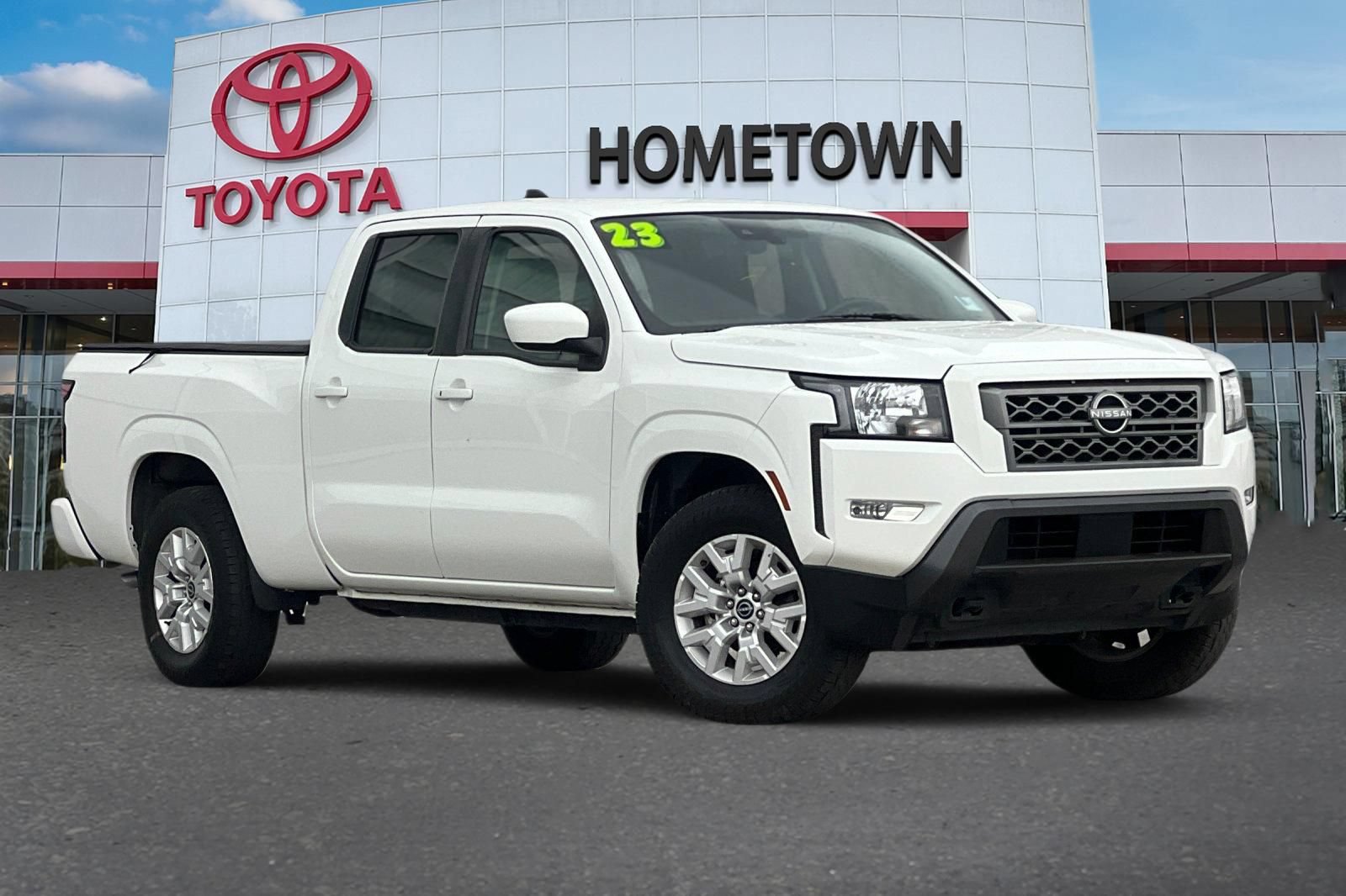Used 2023 Nissan Frontier SV w/ Technology Package AWD/4WD image 2