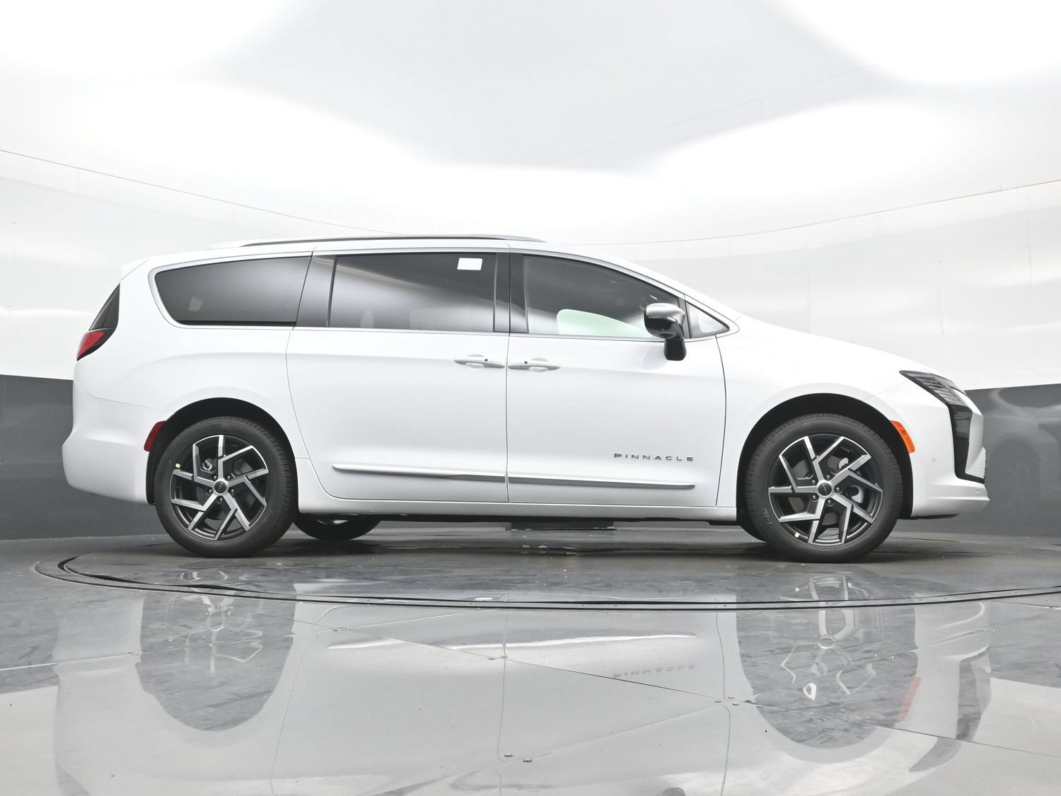 New 2027 Chrysler Pacifica Pinnacle w/ Theater Group AWD/4WD image 20