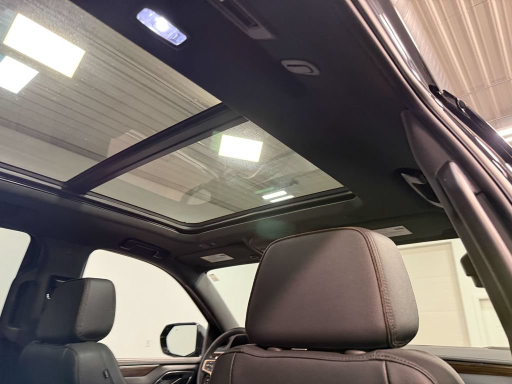 Used 2023 Chevrolet Tahoe High Country AWD/4WD image 17