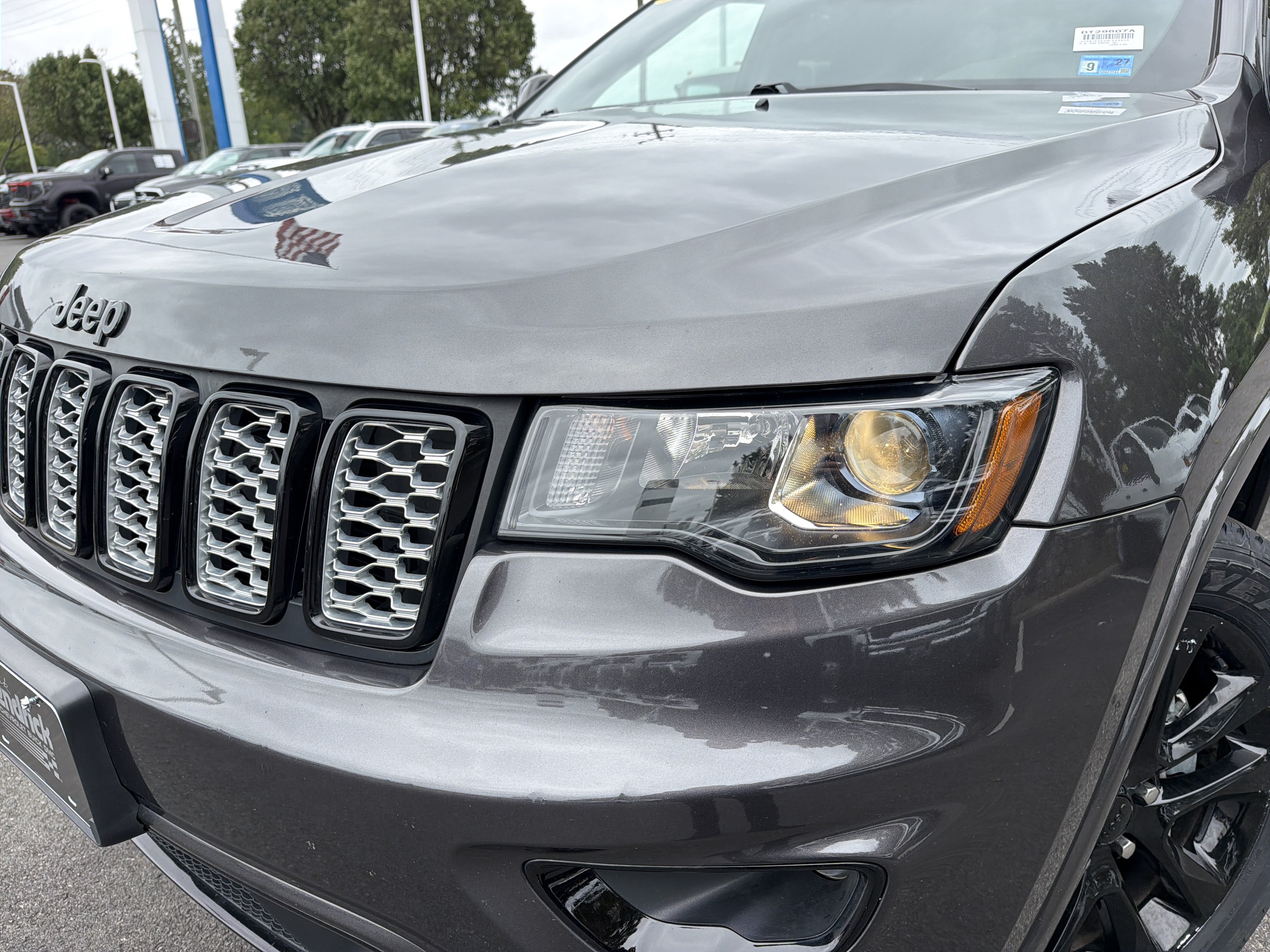 Used 2021 Jeep Grand Cherokee Laredo X AWD/4WD image 6