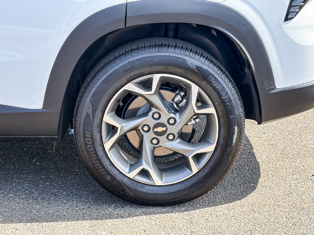 Used 2026 Chevrolet Trax LT w/ LT Convenience Package FWD image 14