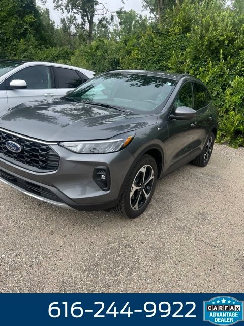 Used 2025 Ford Escape ST-Line Select w/ Tech Pack #1 AWD/4WD image 2