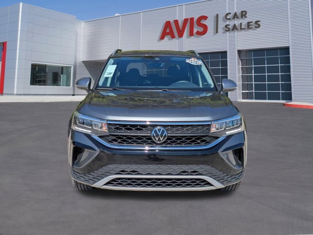 Used 2024 Volkswagen Taos SE image 2