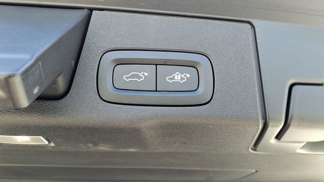 Certified 2023 Volvo XC60 B5 Ultimate w/ Climate Package FWD image 12