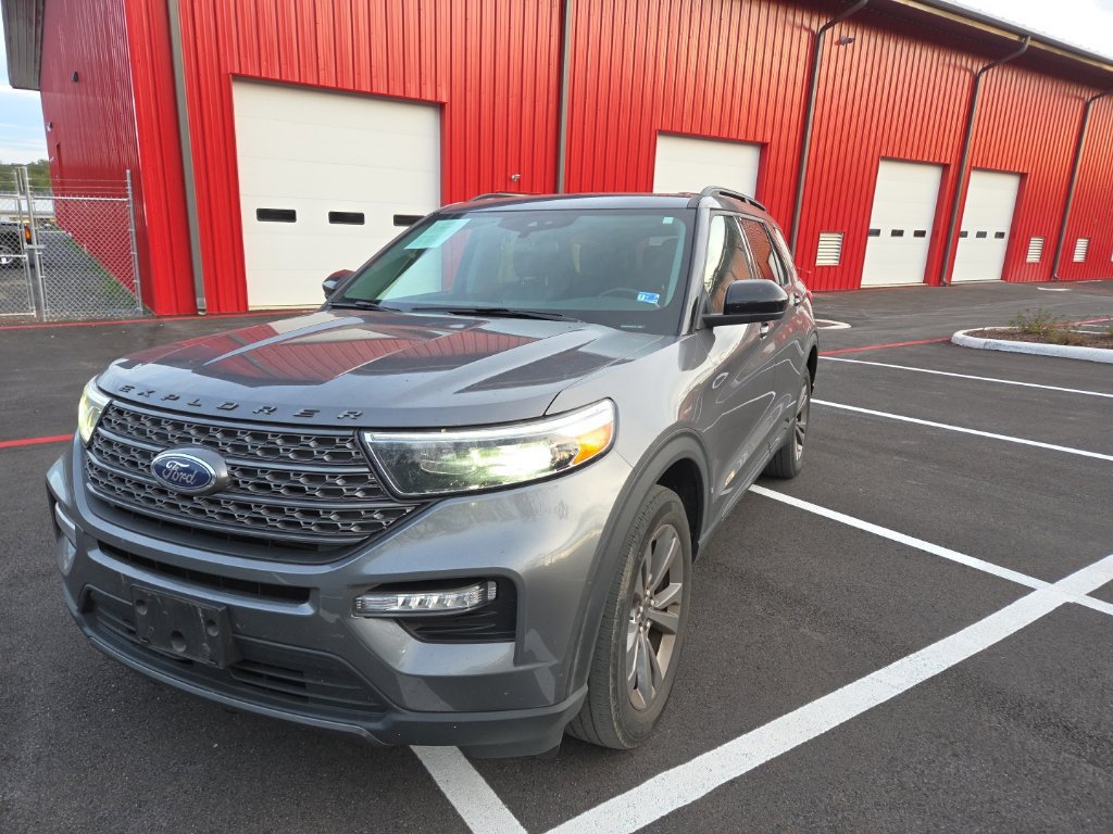 Used 2023 Ford Explorer XLT w/ Equipment Group 202A AWD/4WD image 3