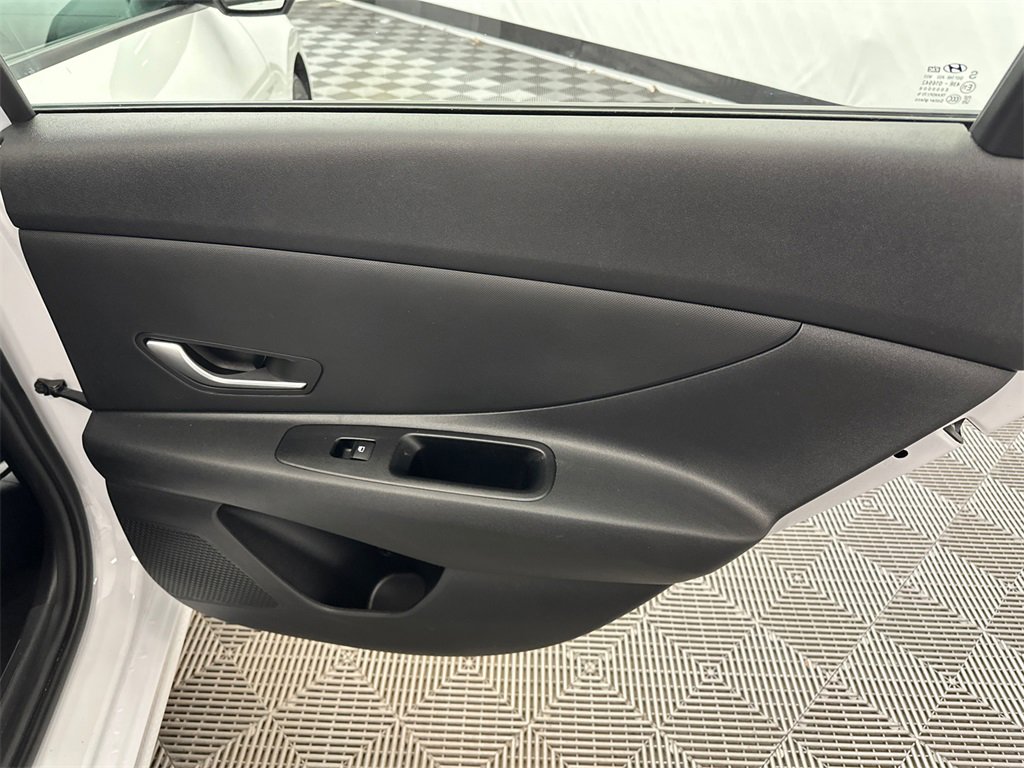 Used 2024 Hyundai Elantra SEL image 16