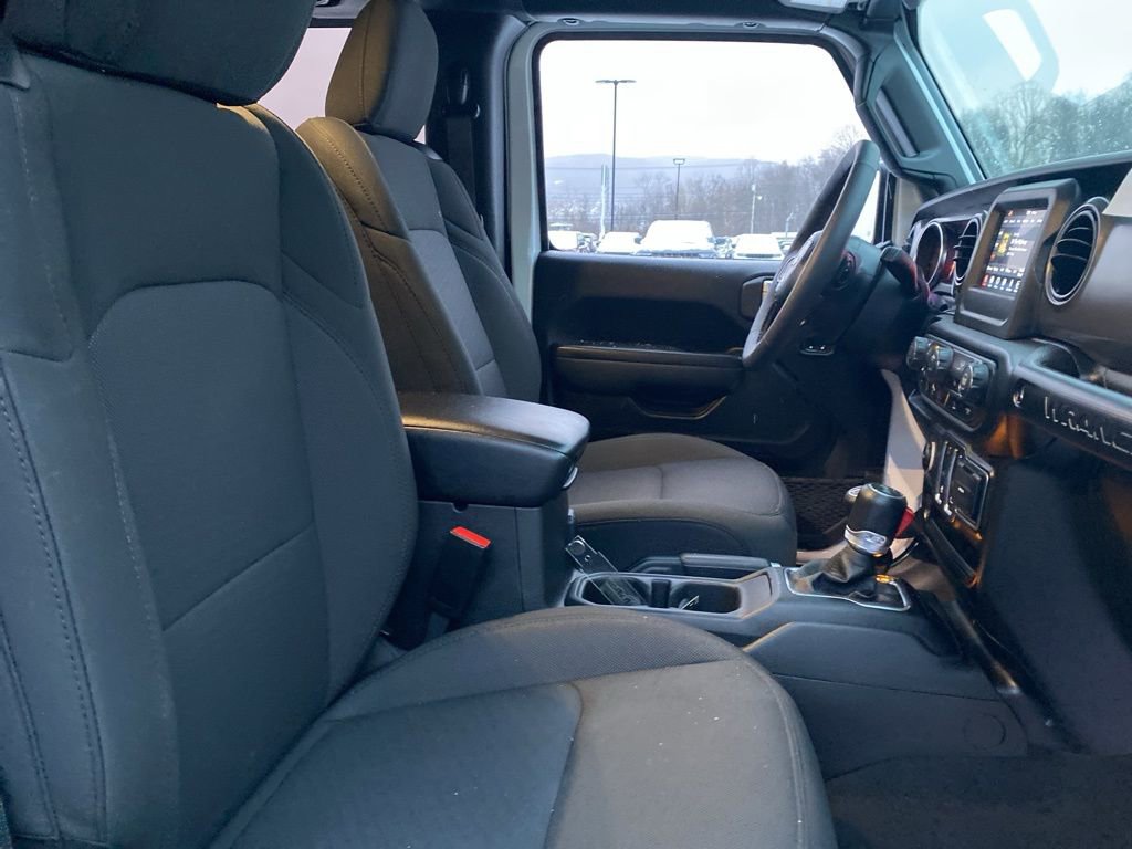 Used 2023 Jeep Wrangler Sport S image 9
