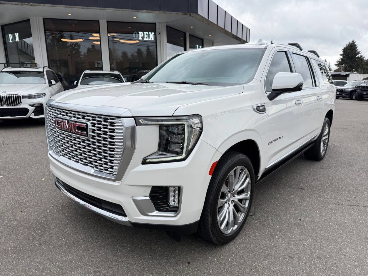 Used 2021 GMC Yukon XL Denali w/ Denali Ultimate Package image 1