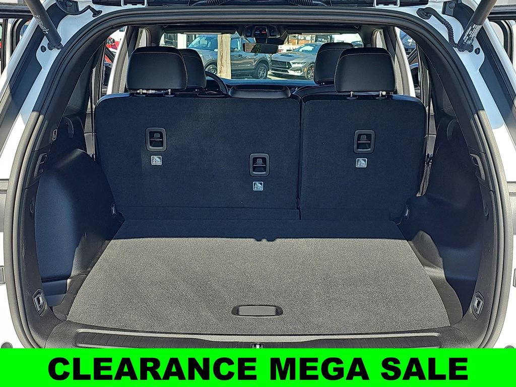 New 2025 Jeep Grand Cherokee Altitude image 12