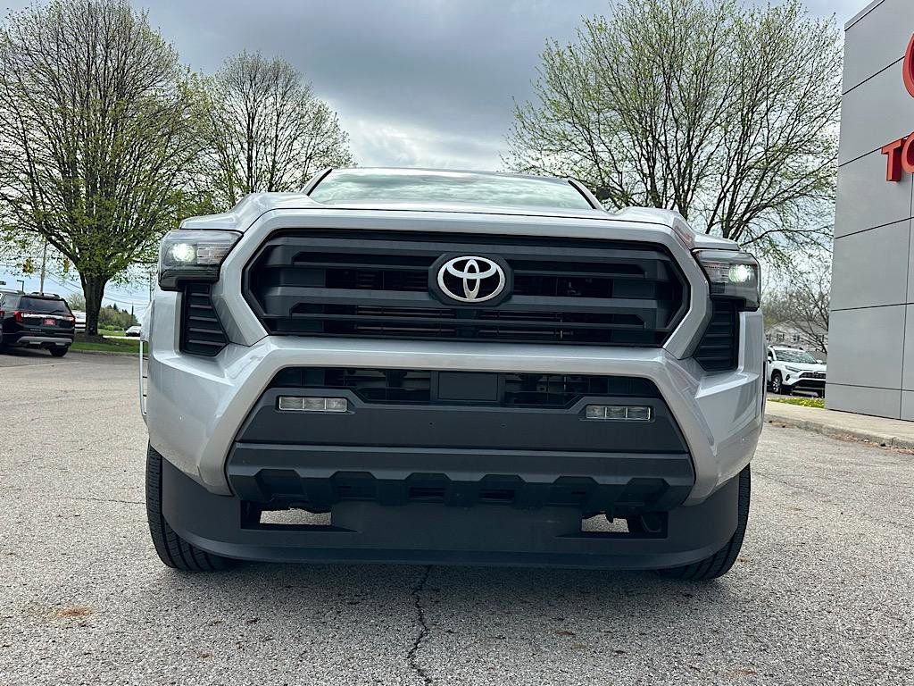 Certified 2024 Toyota Tacoma SR5 AWD/4WD image 8