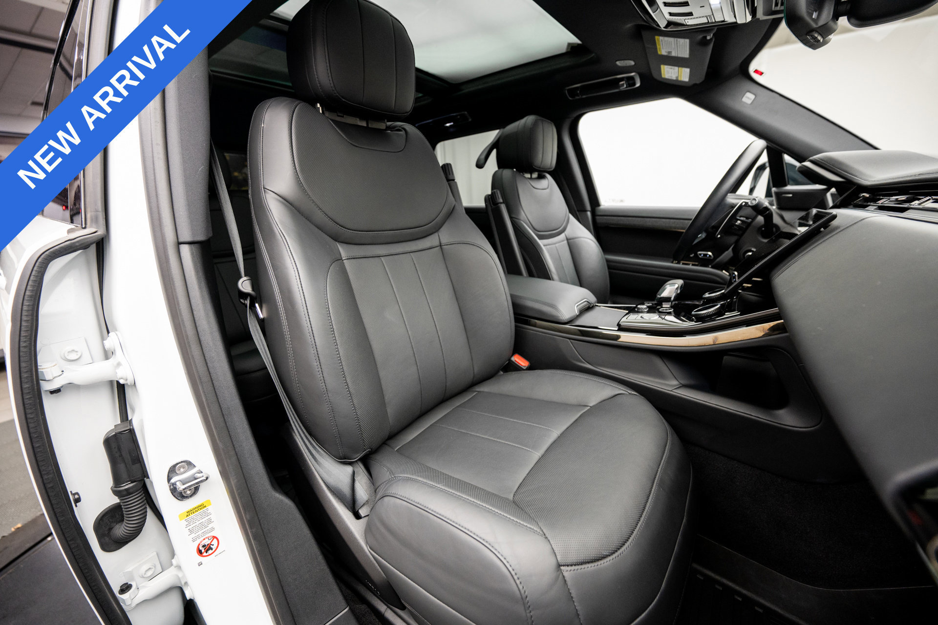 Used 2023 Land Rover Range Rover Sport SE AWD/4WD image 15