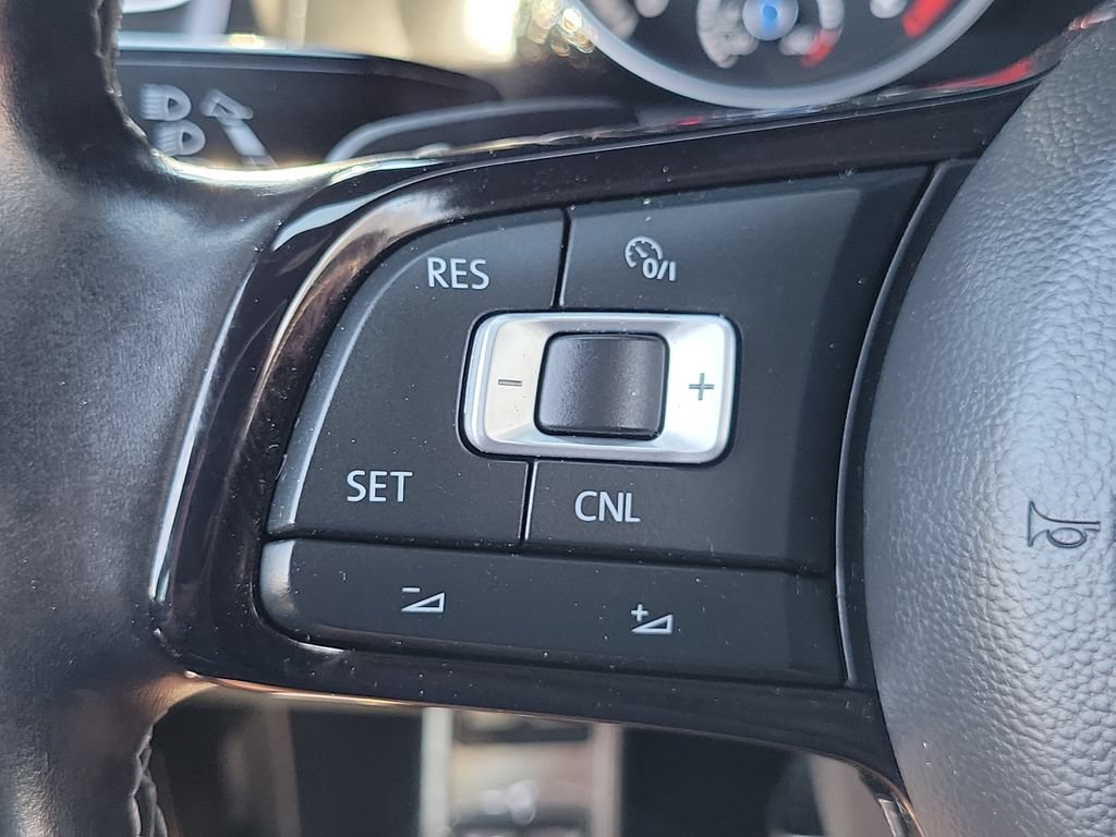 Used 2016 Volkswagen Golf 4-Door AWD/4WD image 5