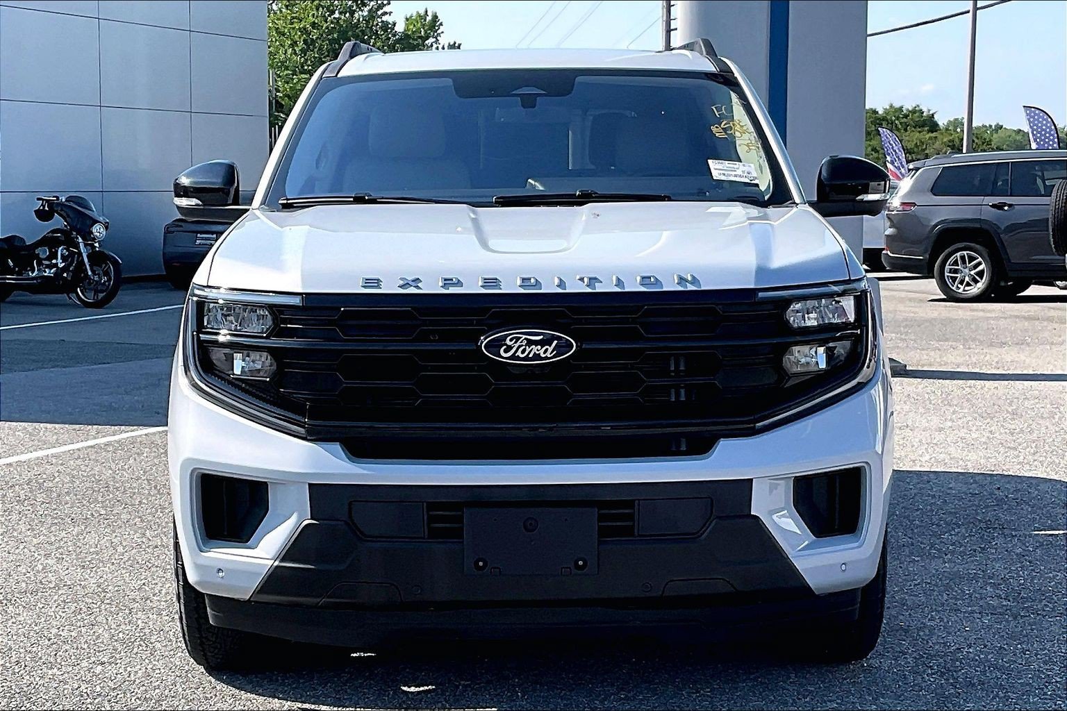 Used 2025 Ford Expedition Active AWD/4WD image 2