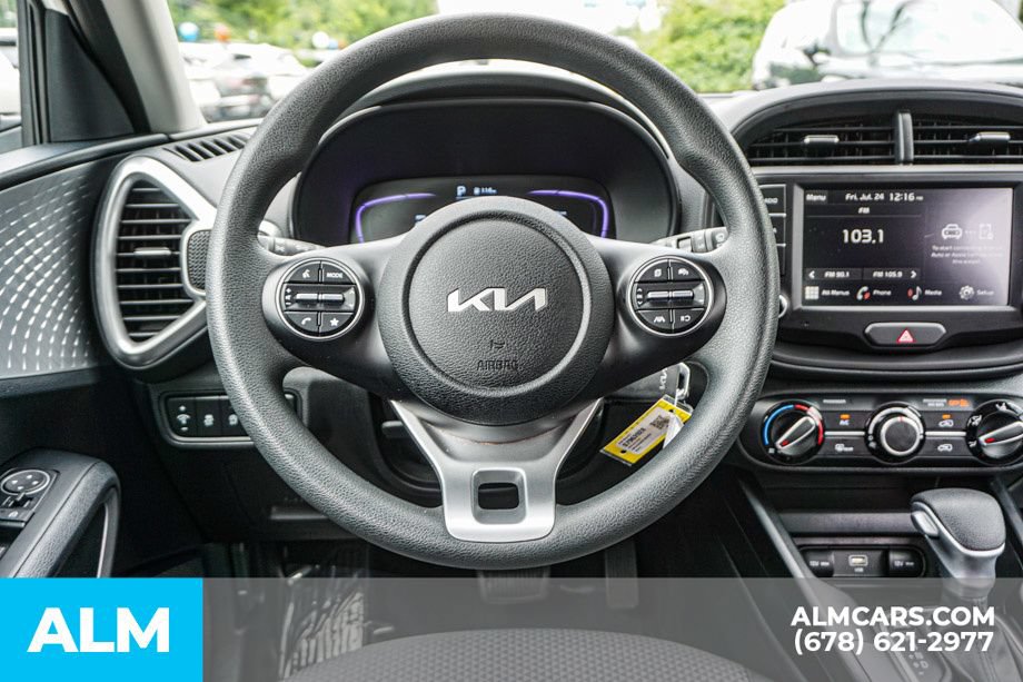 Used 2025 Kia Soul LX w/ LX Technology Package FWD image 28