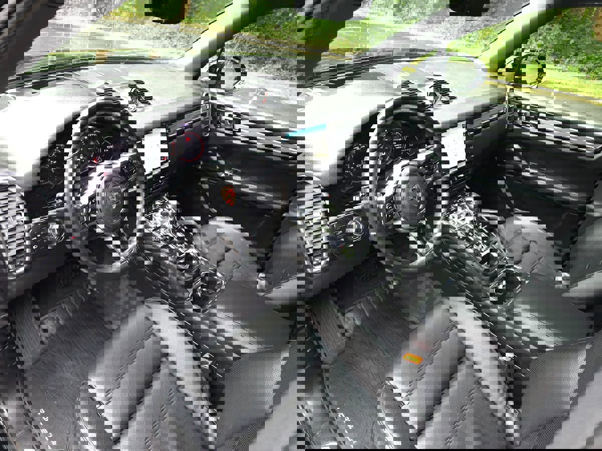 Used 2023 Porsche Cayenne Platinum Edition image 2