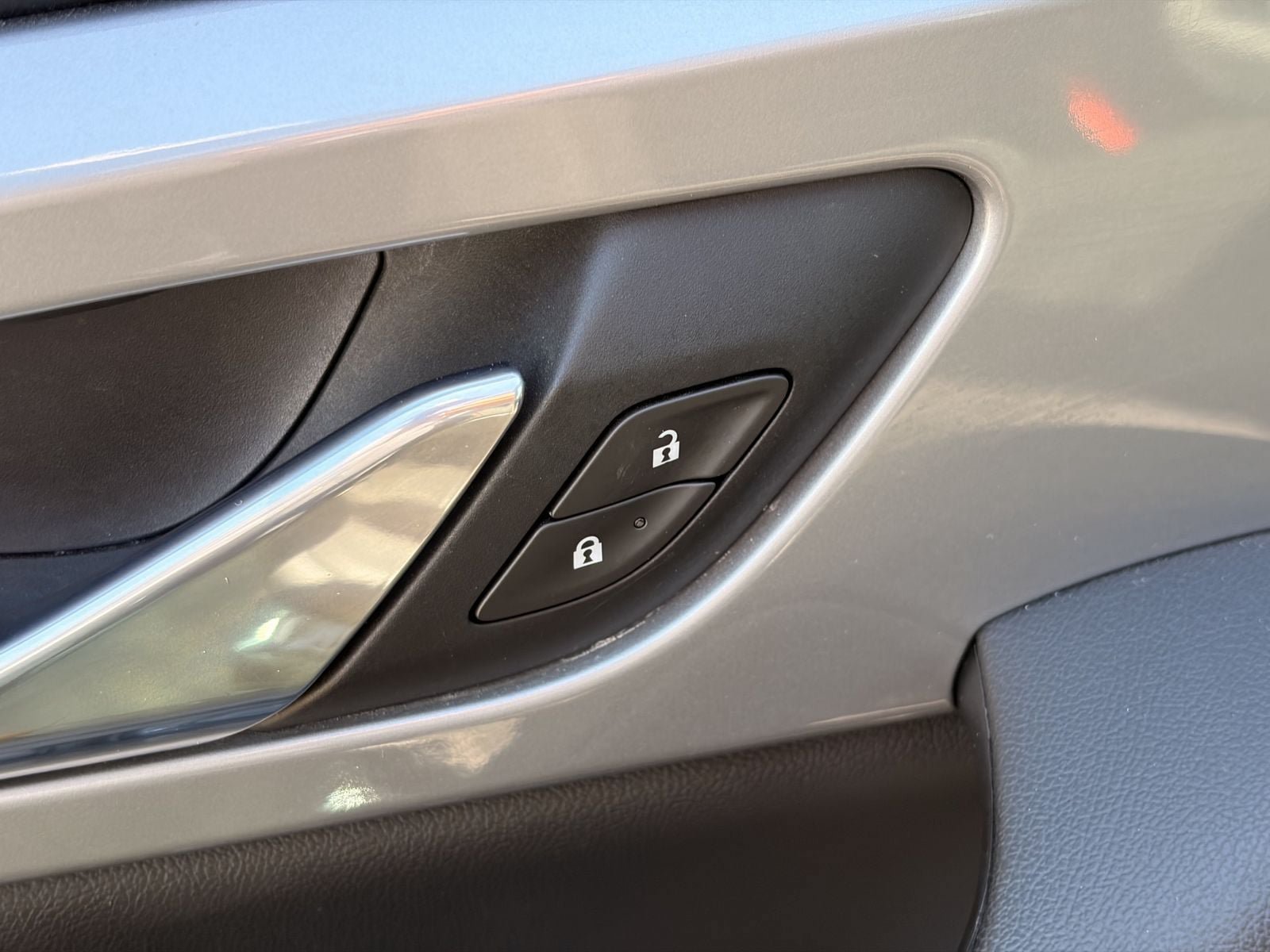 Used 2021 Chevrolet Blazer LT FWD image 19