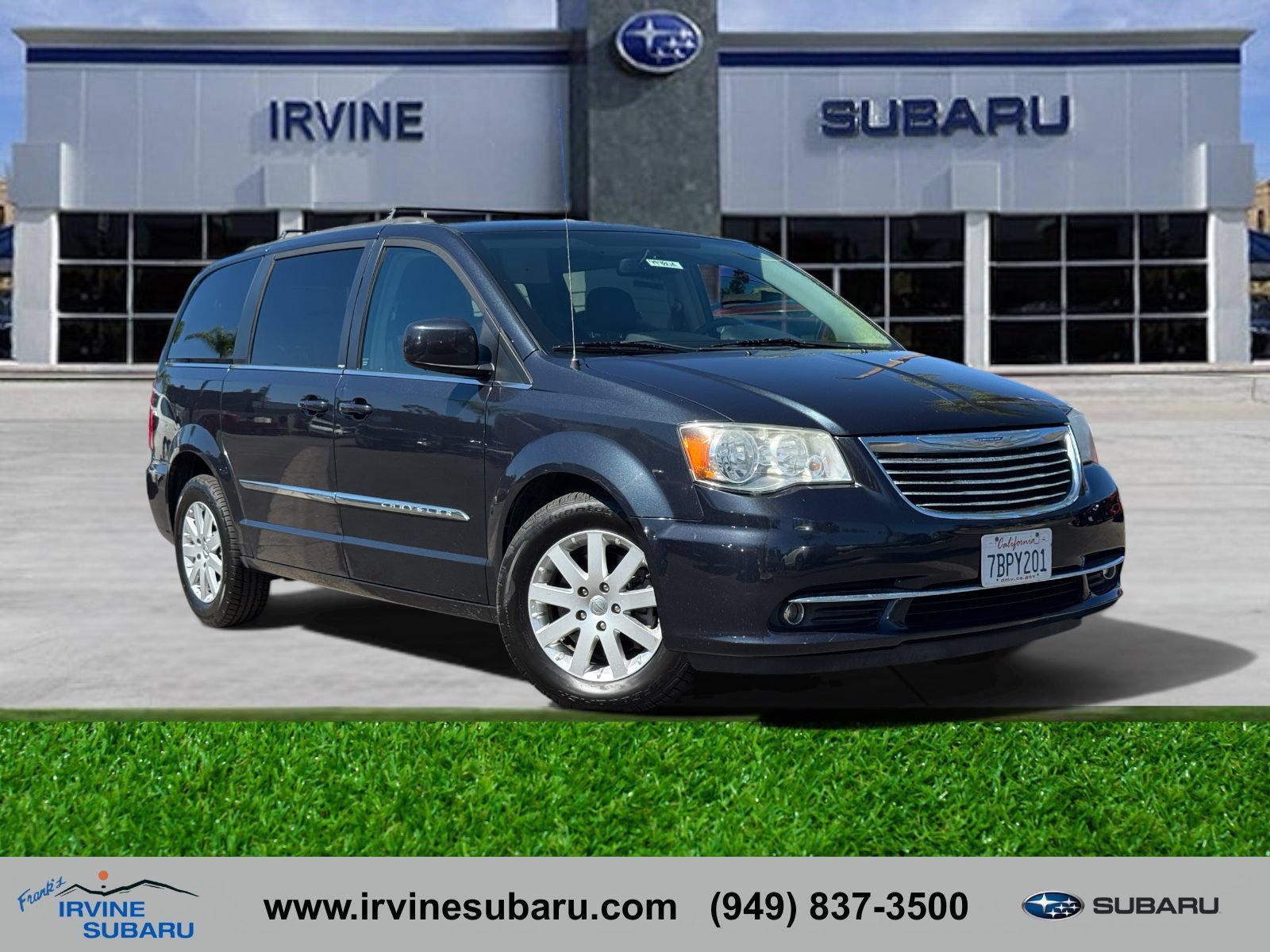 Used 2014 Chrysler Town & Country Touring FWD image 1