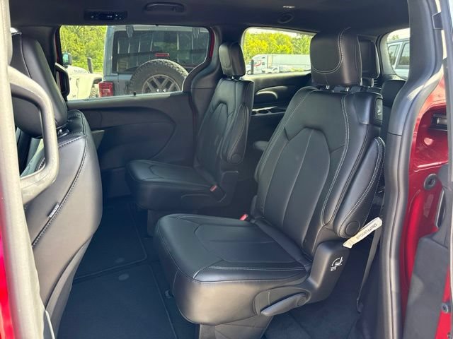 New 2027 Chrysler Pacifica Select FWD image 13