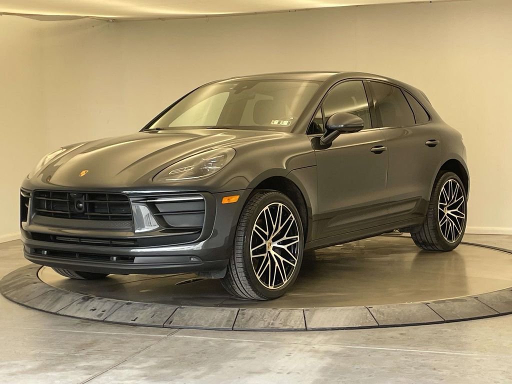 Certified 2025 Porsche Macan image 1
