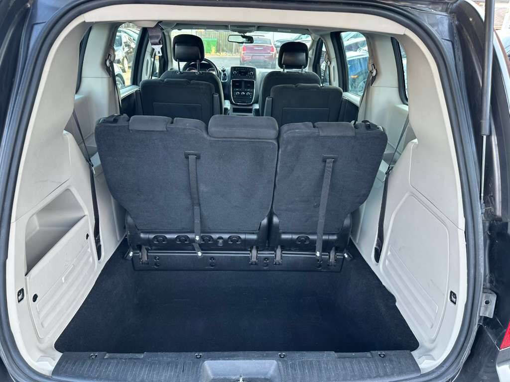 Used 2016 Dodge Grand Caravan American Value Package w/ UConnect Hands-Free Group image 23