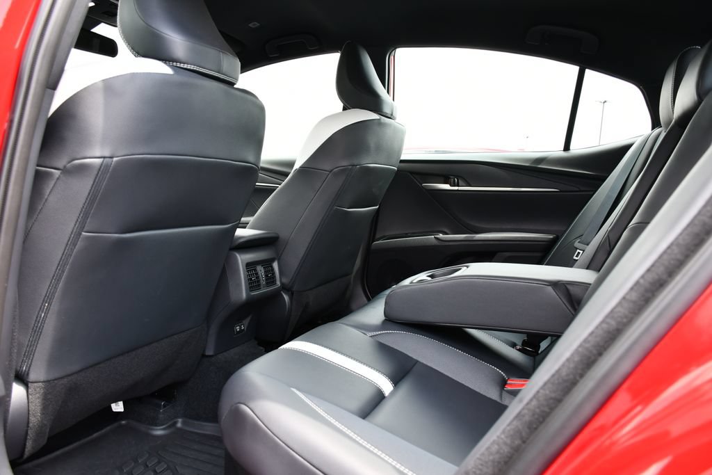 Used 2025 Toyota Camry SE FWD image 19