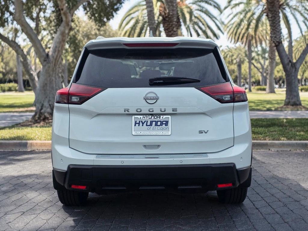 Used 2024 Nissan Rogue SV w/ SV Premium Package FWD image 6