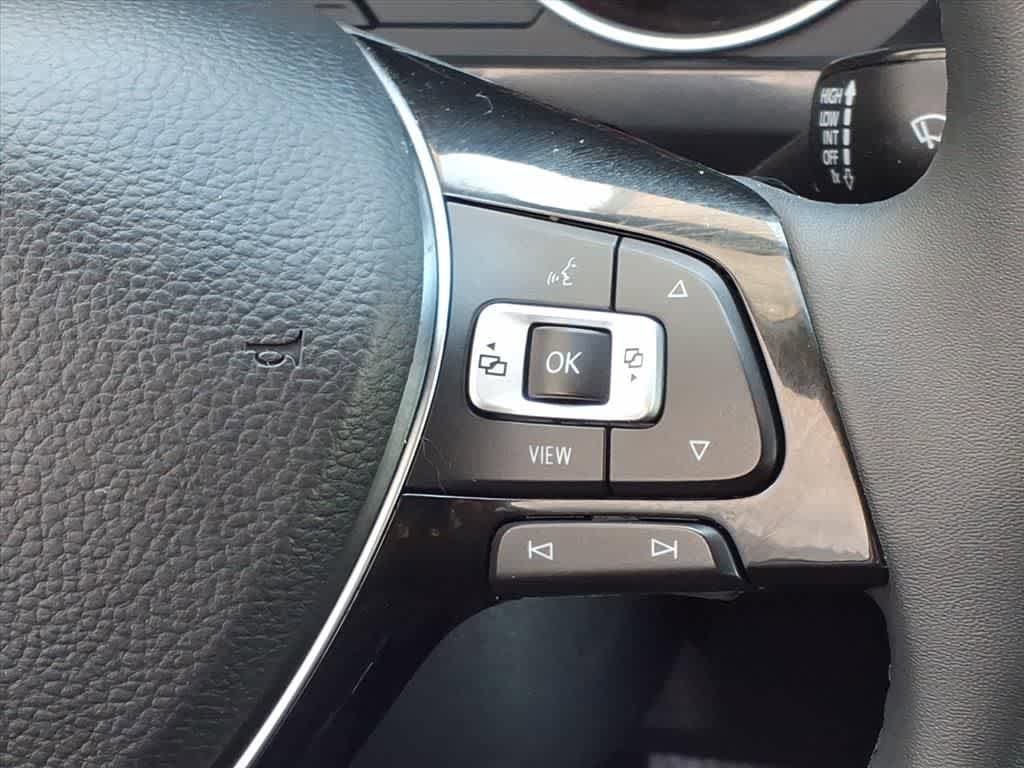 Used 2020 Volkswagen Tiguan SE image 18