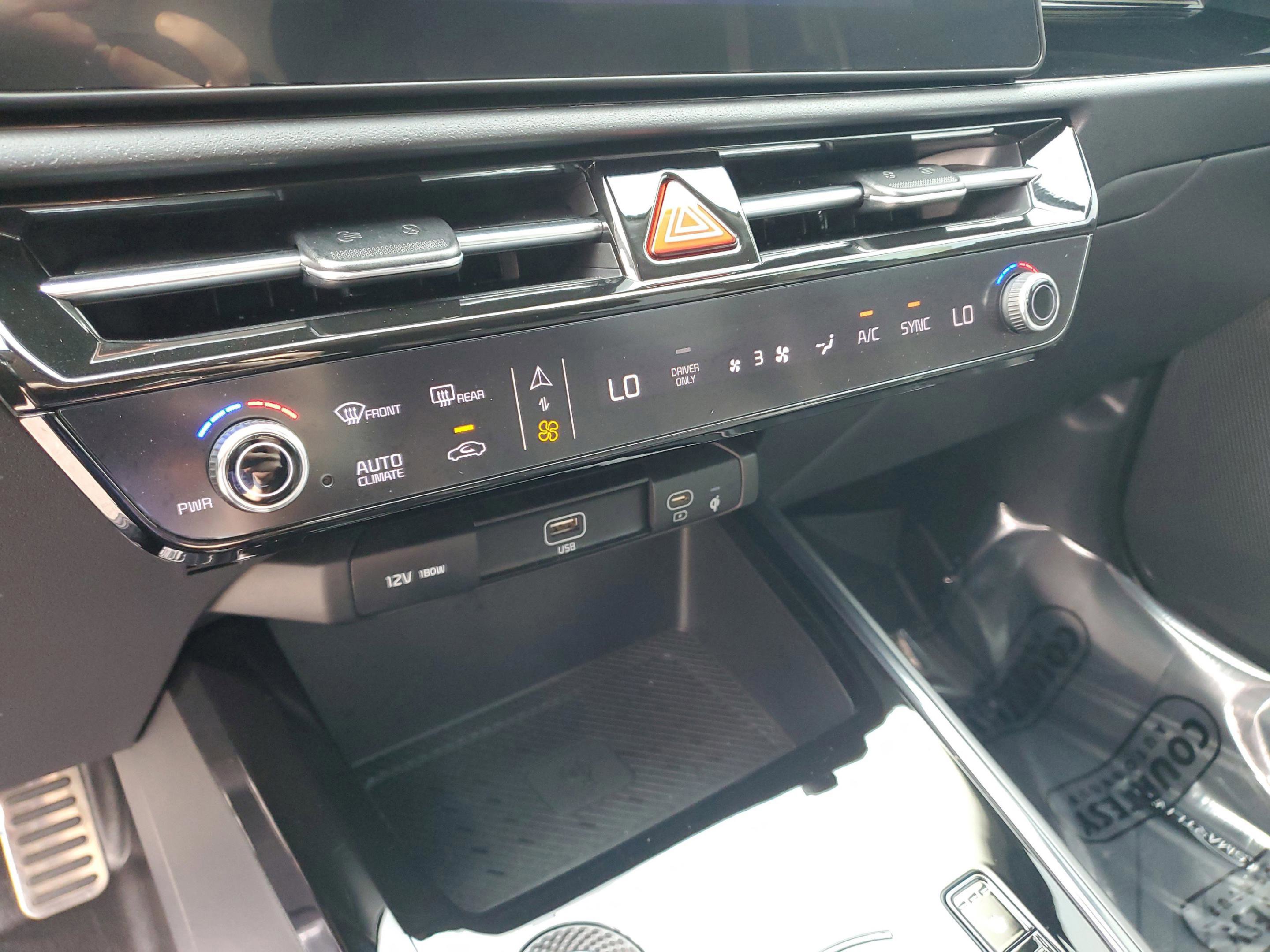 Certified 2024 Kia Niro SX Touring image 24