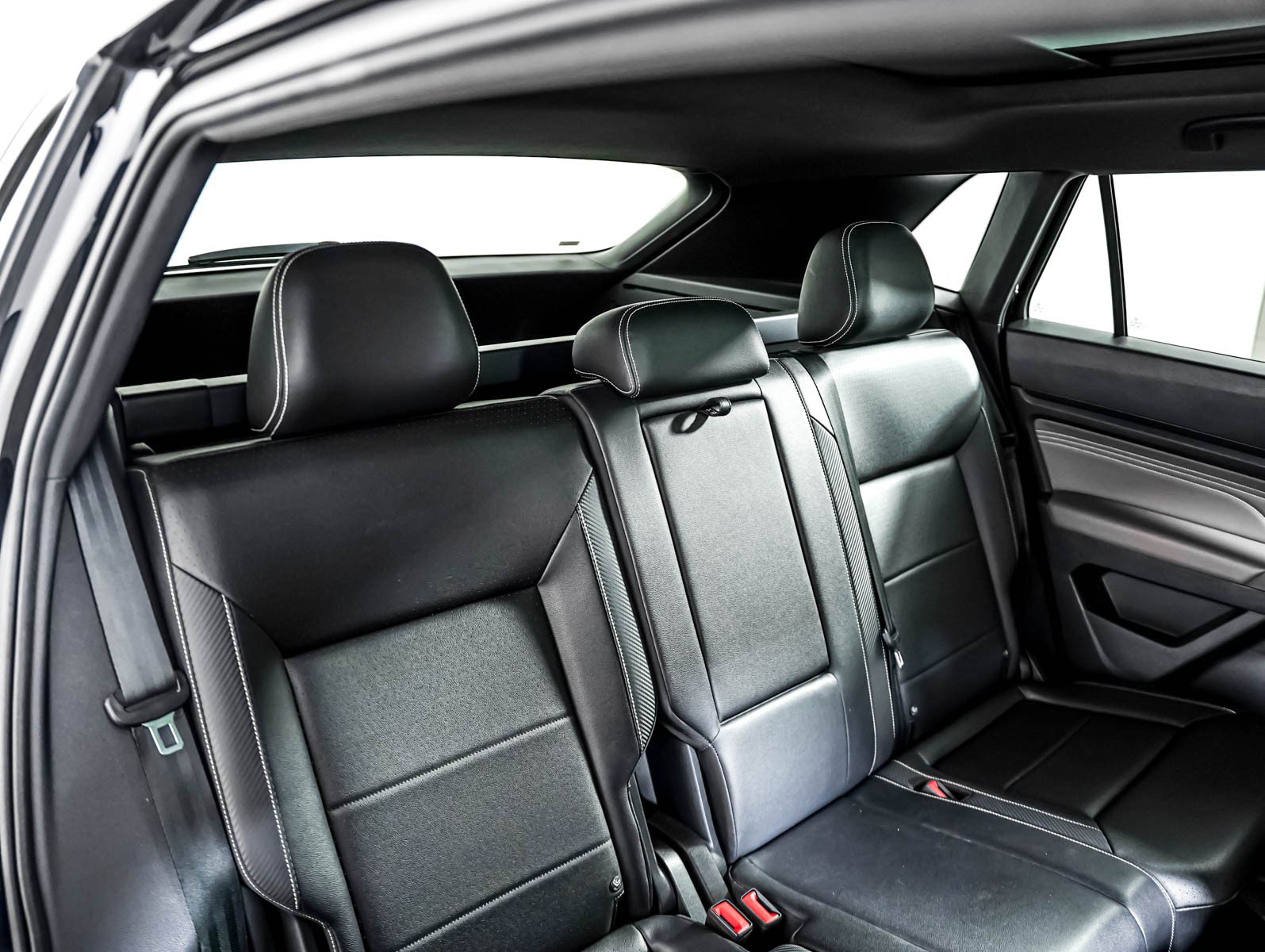 Used 2023 Volkswagen Atlas Cross Sport SE w/ Panoramic Sunroof Package FWD image 10