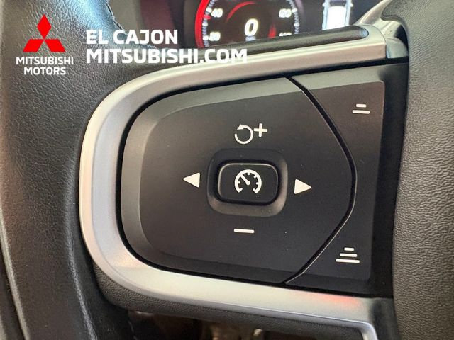 Used 2019 Volvo XC60 T5 Momentum w/ Multimedia Package AWD/4WD image 18