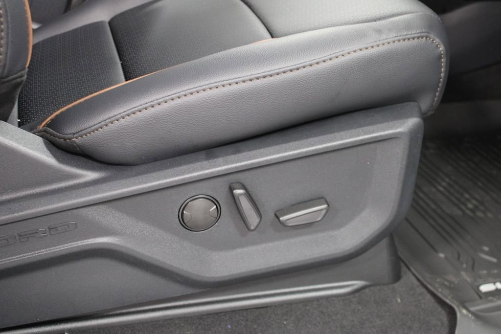 New 2026 Ford F250 Lariat w/ Black Appearance Package image 28
