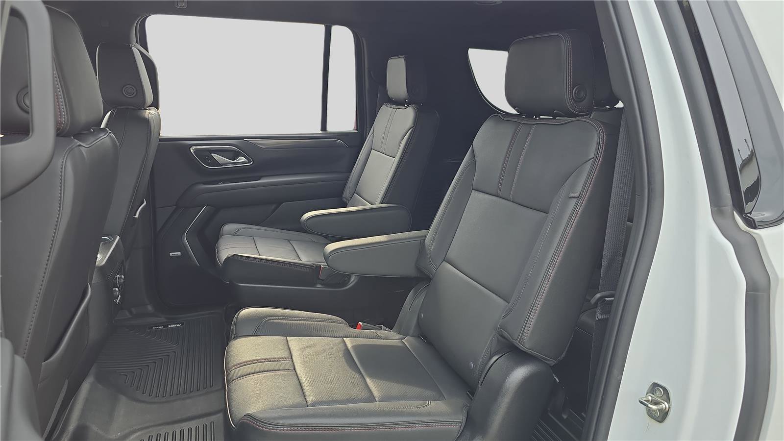 Used 2022 Chevrolet Suburban RST w/ Luxury Package AWD/4WD image 18
