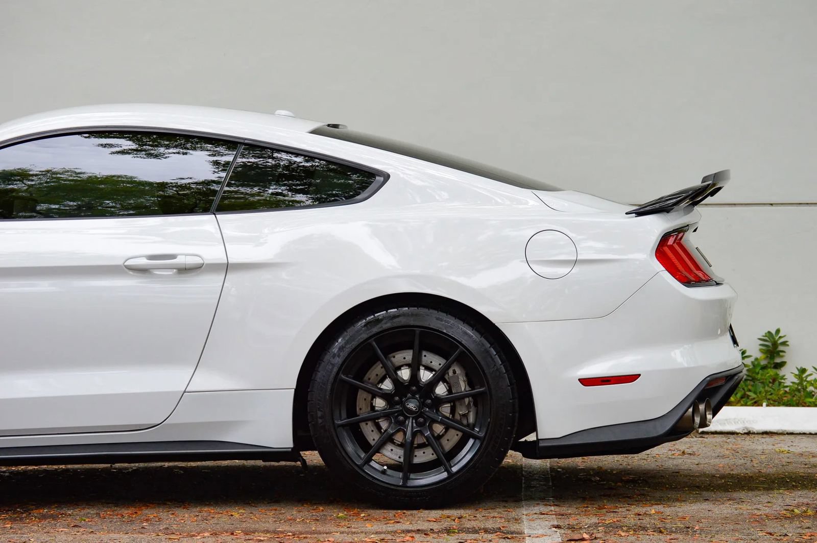 Used 2018 Ford Mustang Shelby GT350 w/ Convenience Package RWD image 7