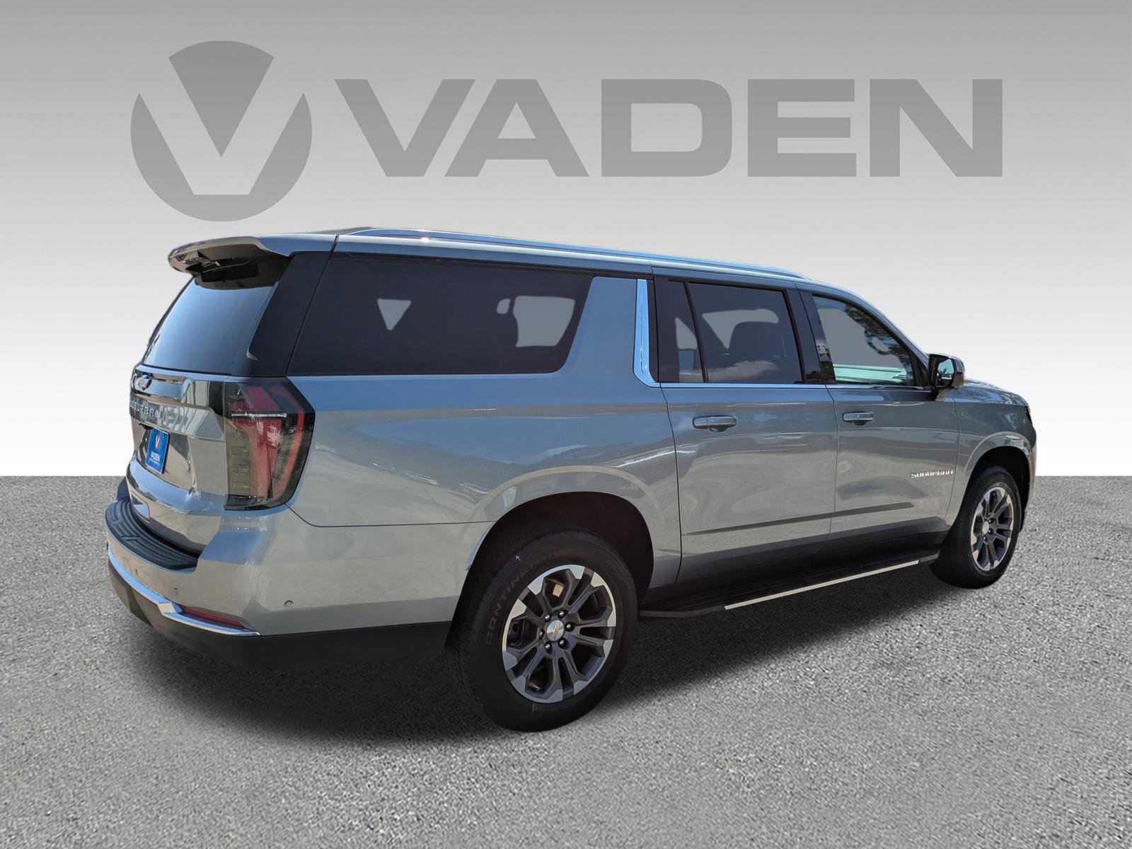 Used 2025 Chevrolet Suburban LS image 24