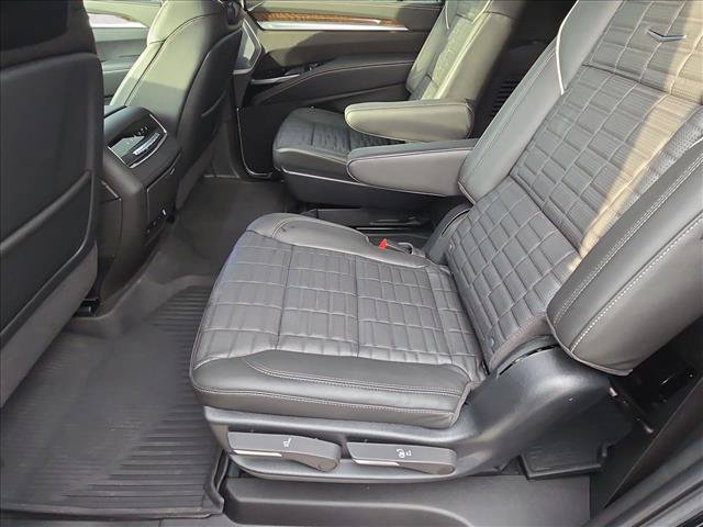 Used 2025 Cadillac Escalade ESV Sport Platinum w/ LPO, ONYX Package AWD/4WD image 21