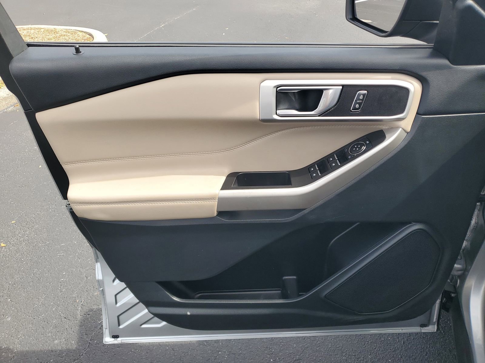 Certified 2023 Ford Explorer XLT image 16