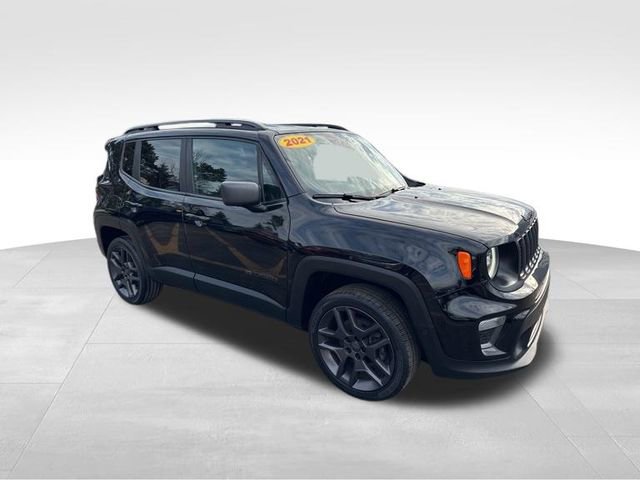 Used 2021 Jeep Renegade Latitude w/ Luxury Group II image 3