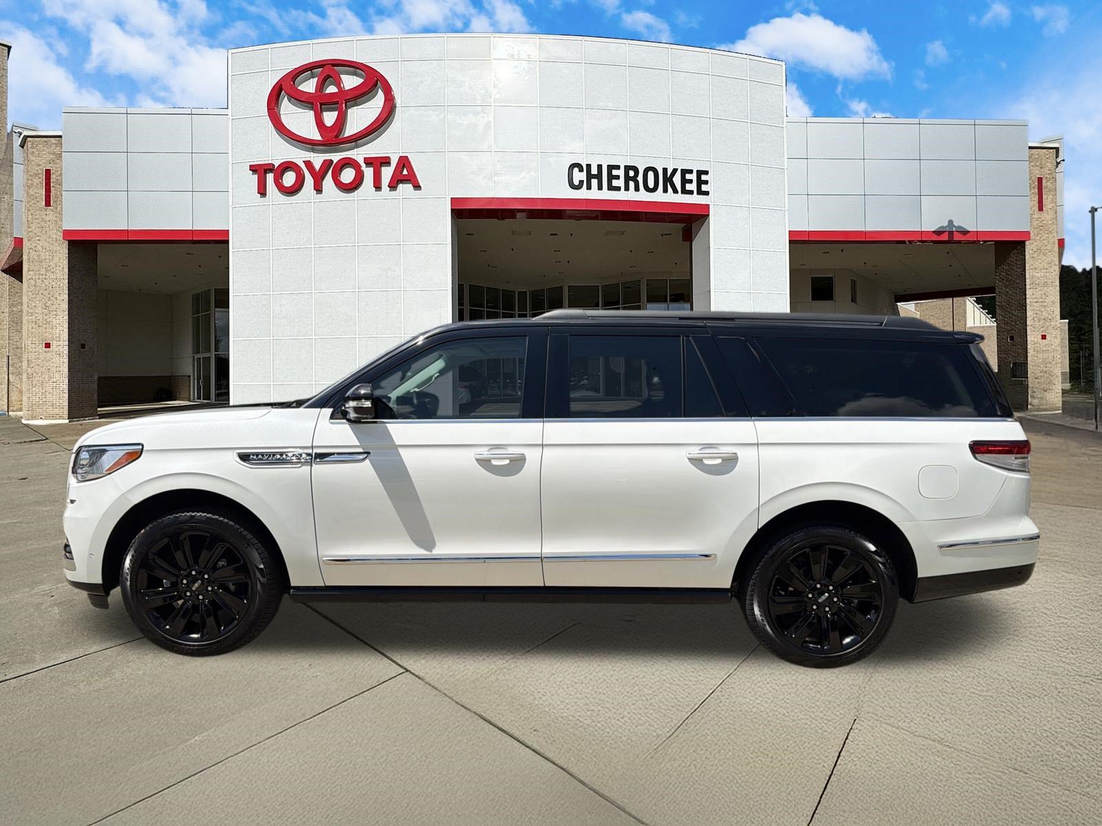 Used 2023 Lincoln Navigator L Black Label AWD/4WD image 8