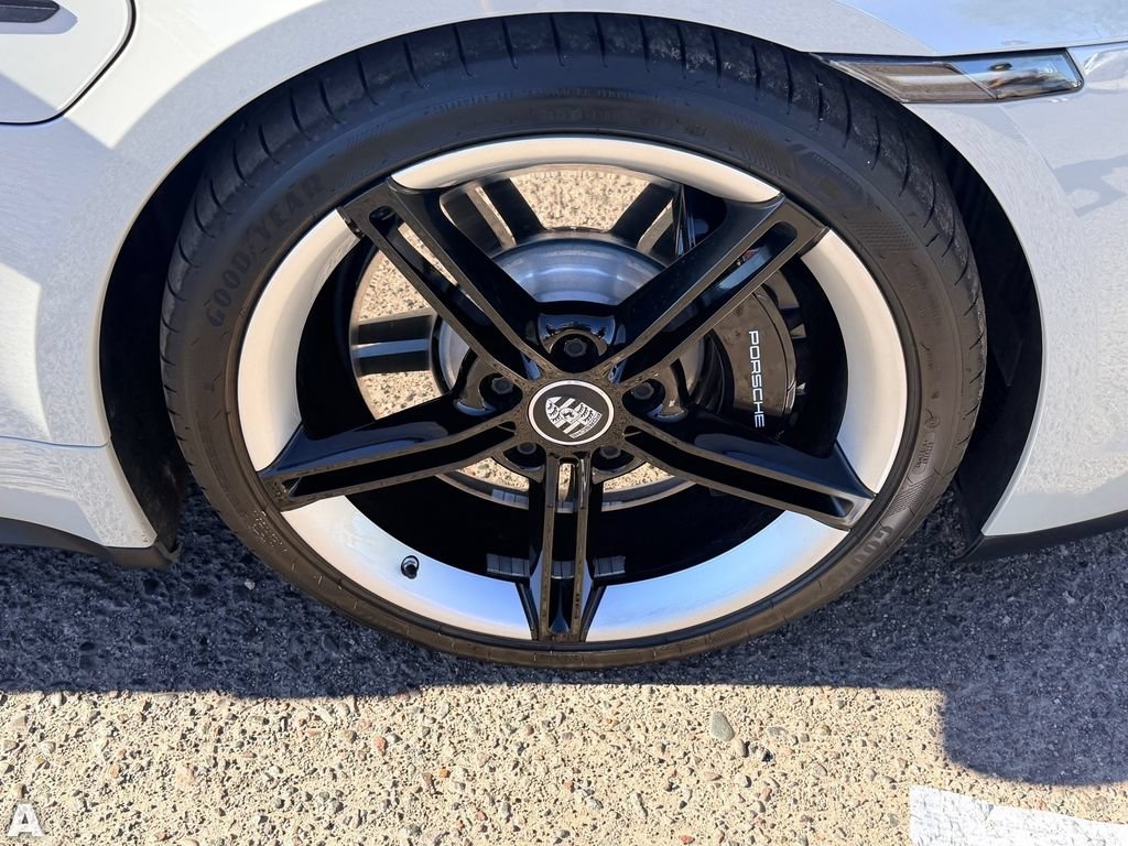 Used 2021 Porsche Taycan 4S AWD/4WD image 9