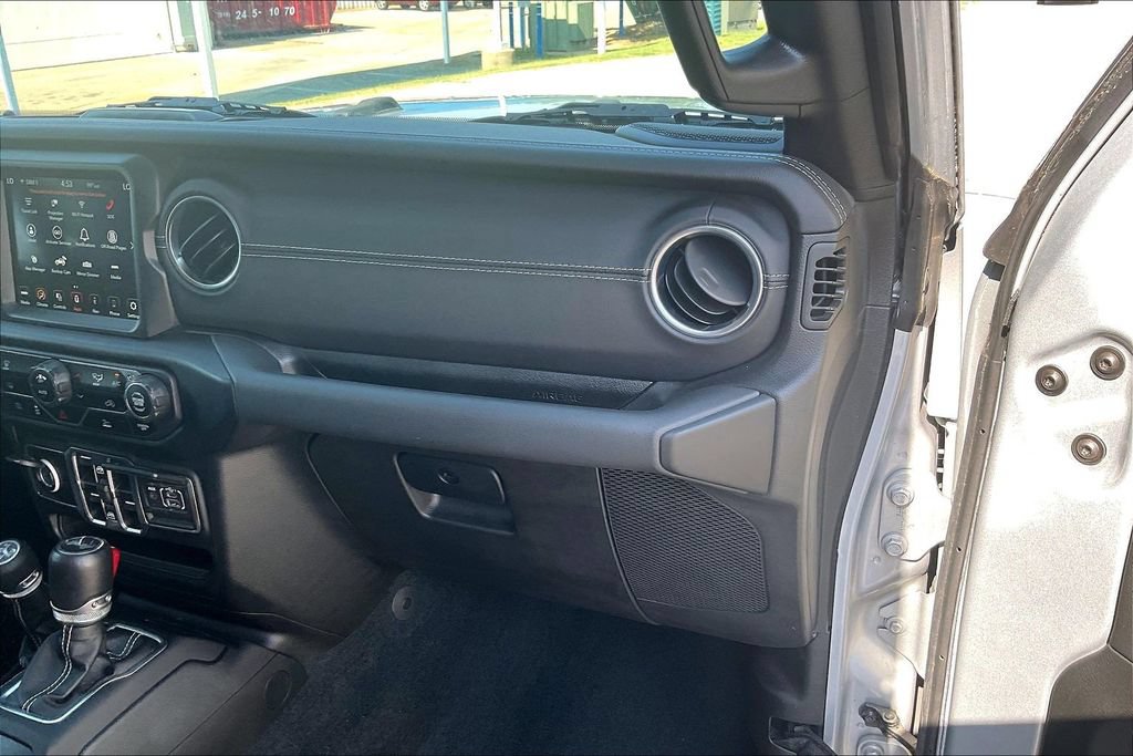 Used 2023 Jeep Wrangler Unlimited Sahara AWD/4WD image 16