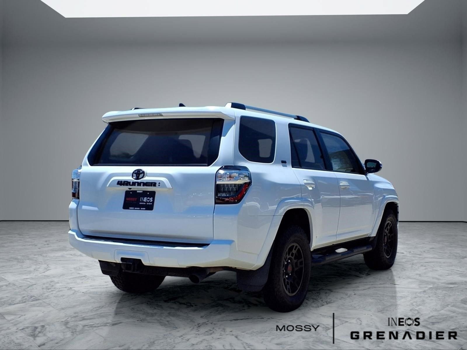 Used 2021 Toyota 4Runner SR5 Premium w/ Moonroof Package RWD image 7