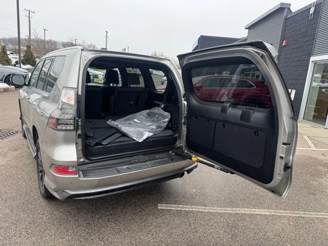 Used 2023 Lexus GX 460 Premium w/ Accessory Package image 13