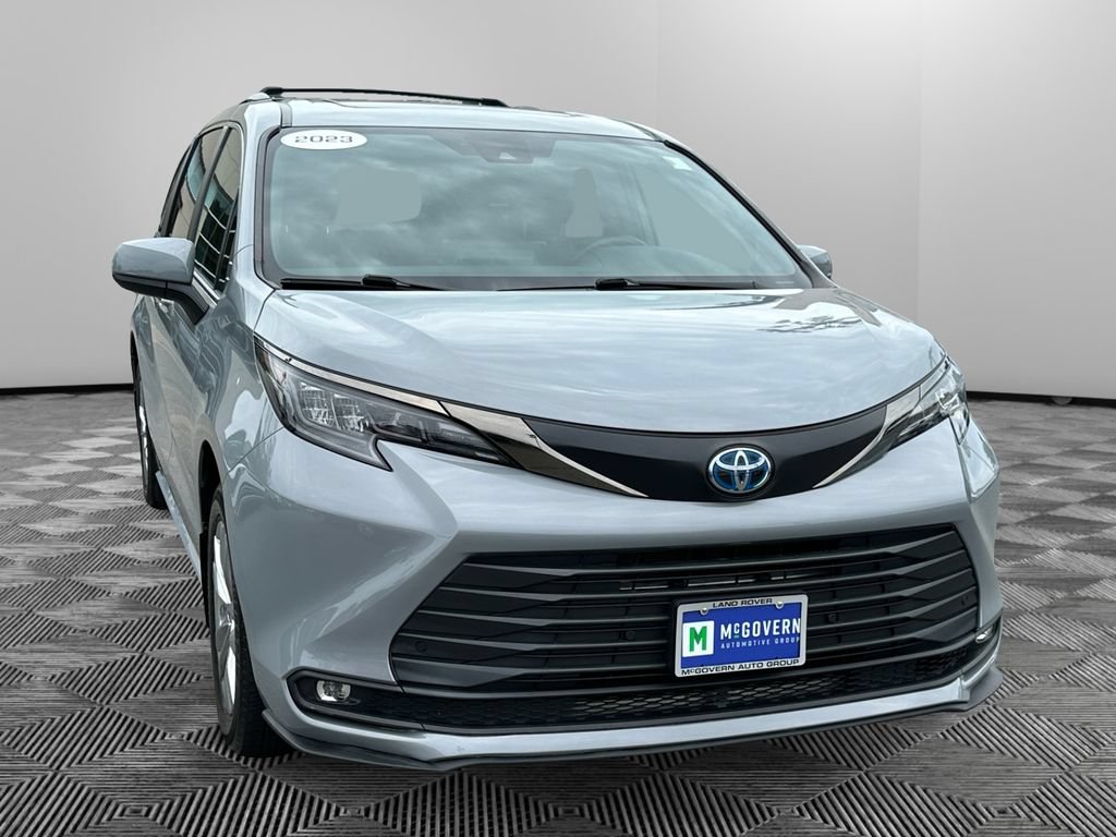 Used 2023 Toyota Sienna XLE Woodland Edition AWD/4WD image 6