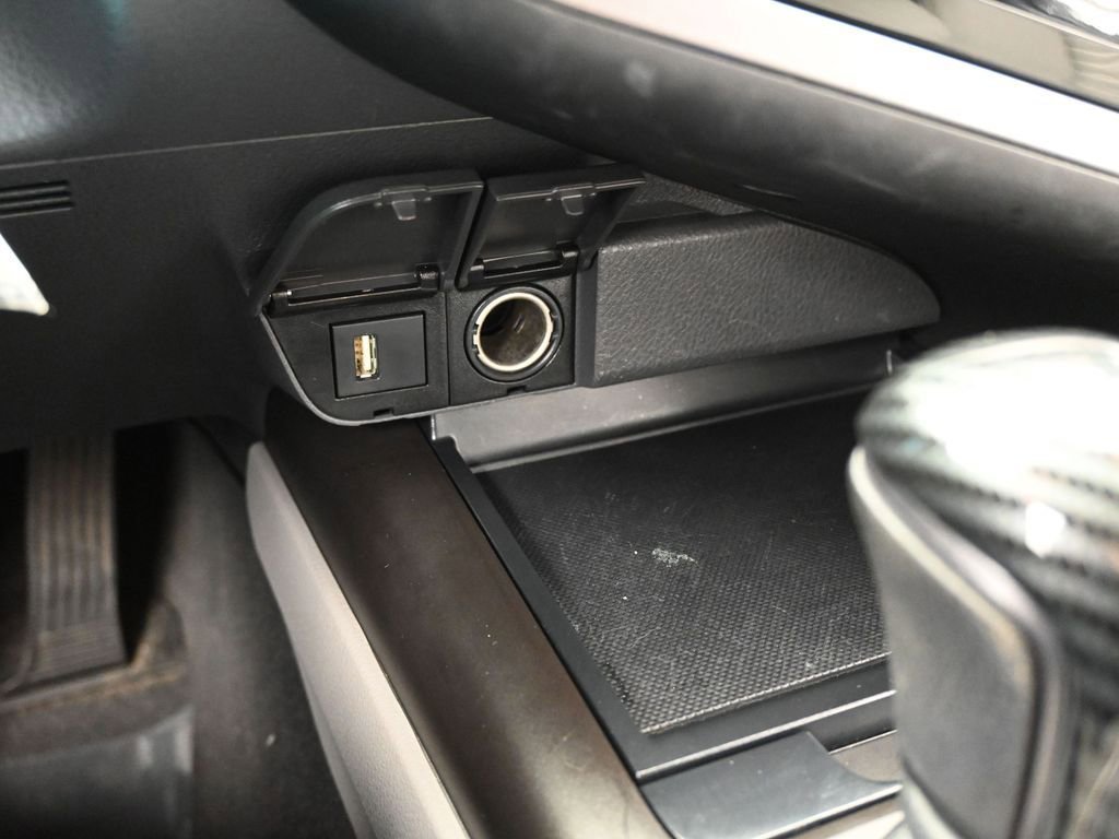 Used 2022 Toyota Camry SE image 24