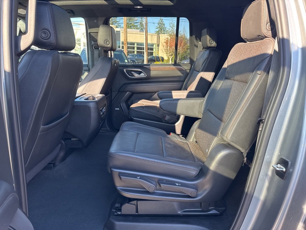 Used 2024 Chevrolet Suburban High Country image 39