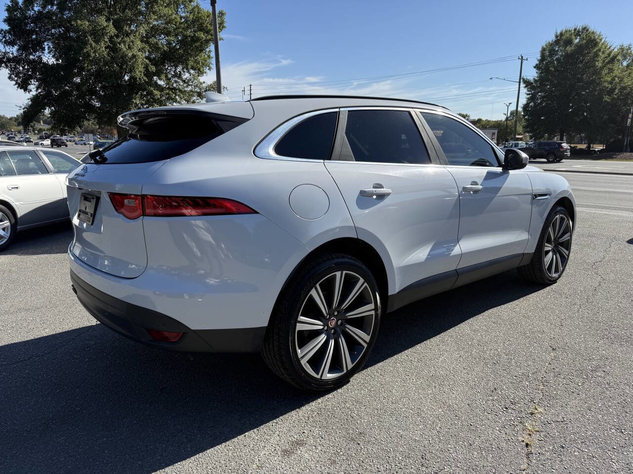 Used 2017 Jaguar F-PACE Prestige image 5