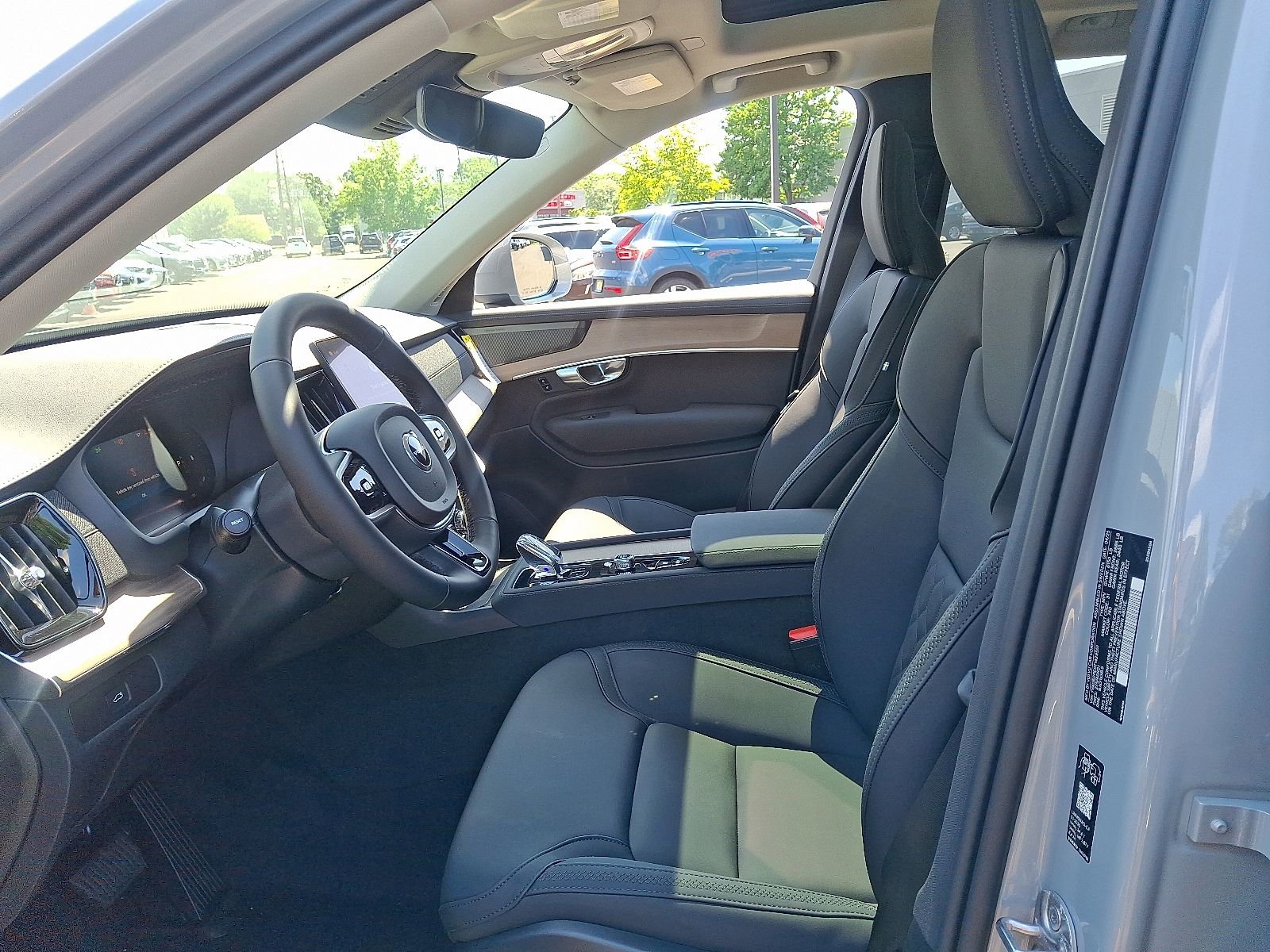 New 2026 Volvo XC90 B6 Plus w/ Protection Package Premier image 13